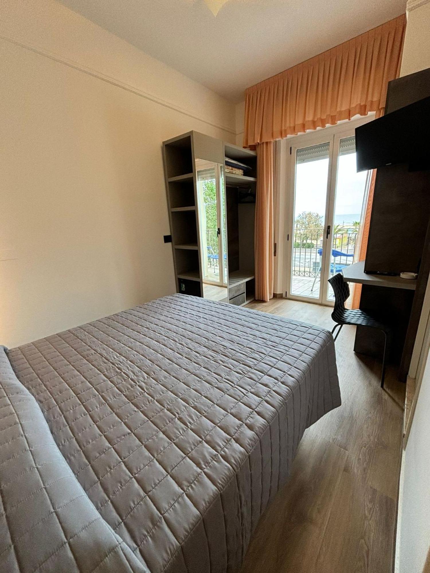 Hotel Cobalto Ріміні Екстер'єр фото