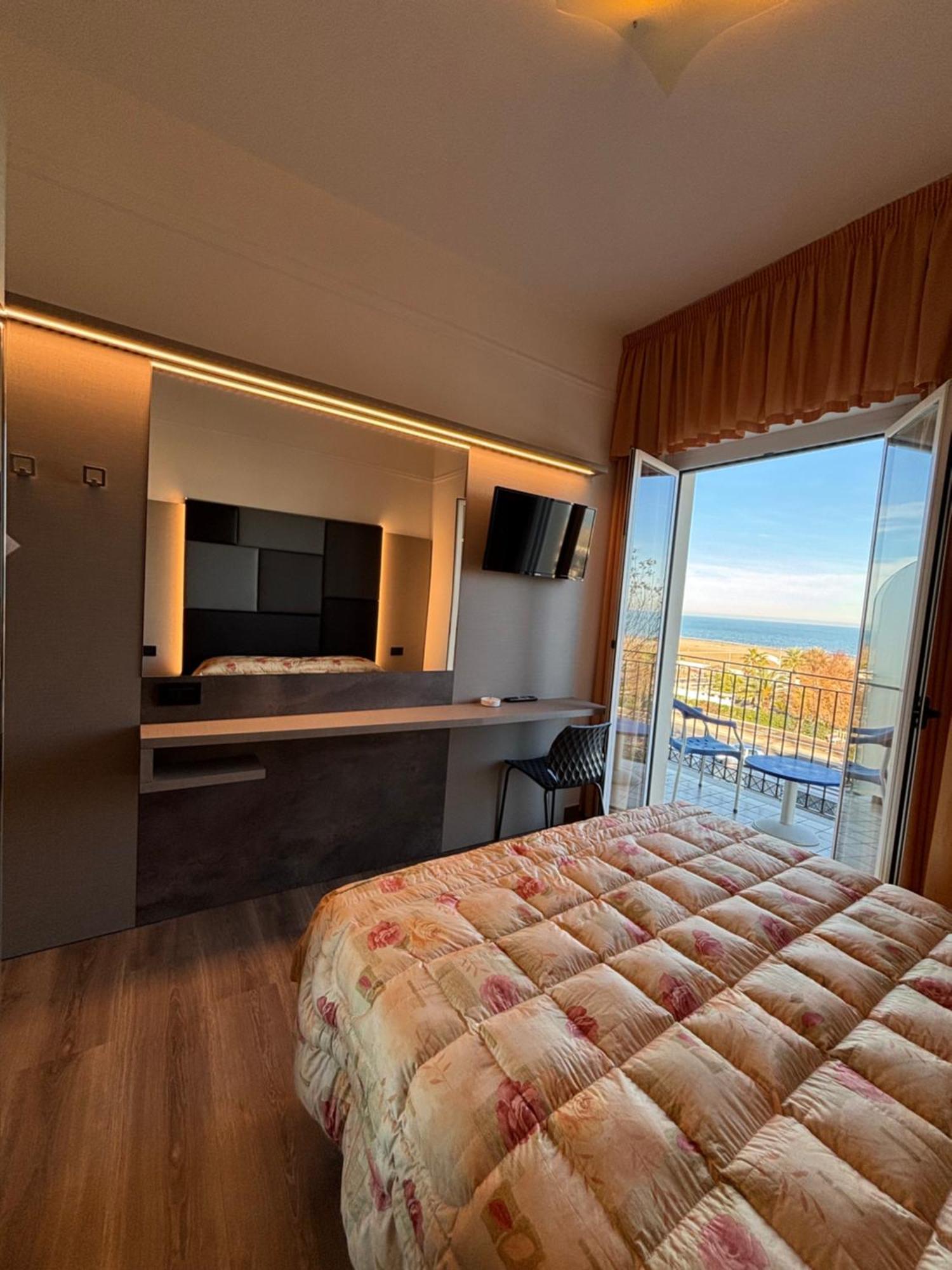 Hotel Cobalto Ріміні Екстер'єр фото