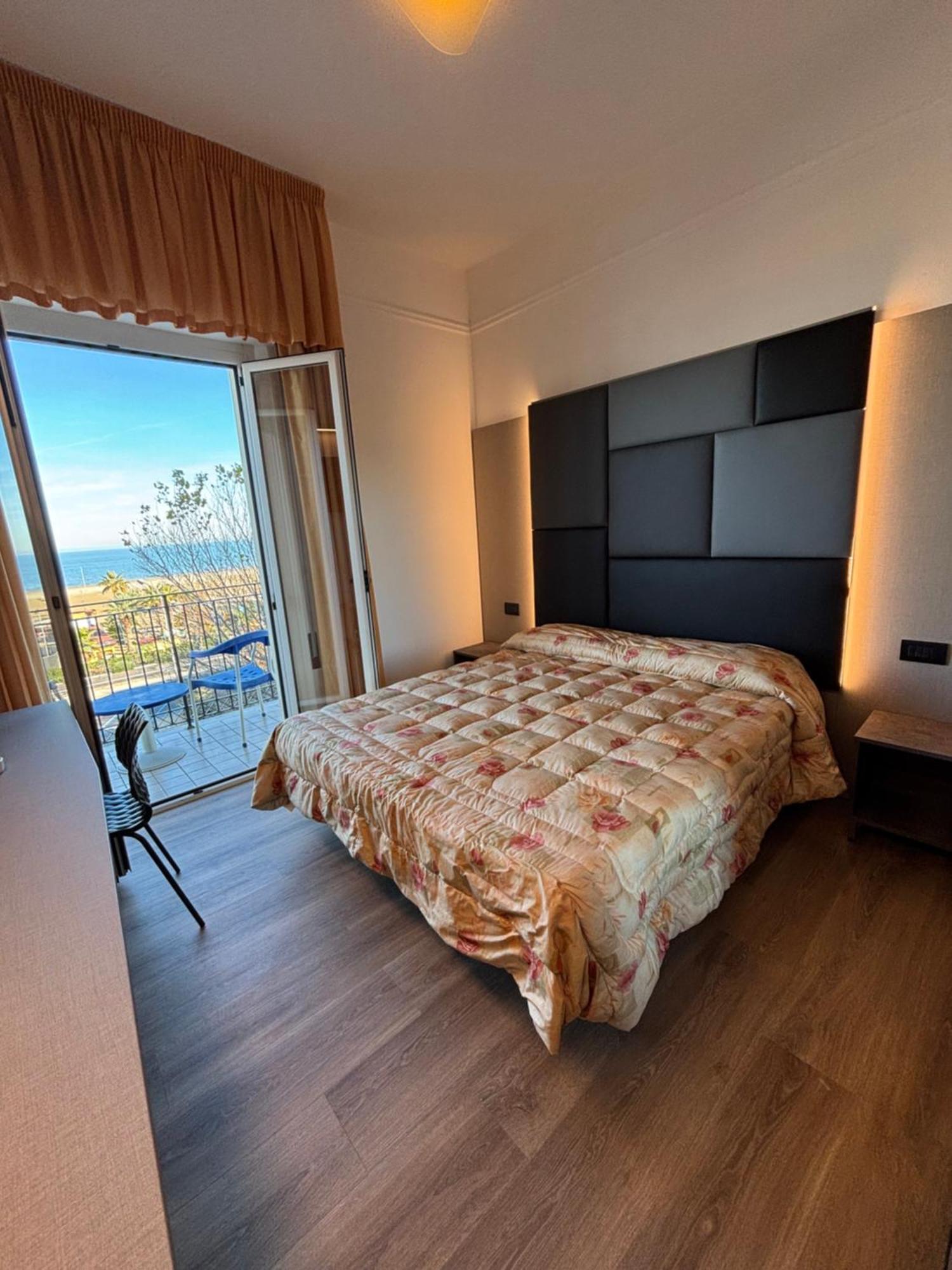Hotel Cobalto Ріміні Екстер'єр фото