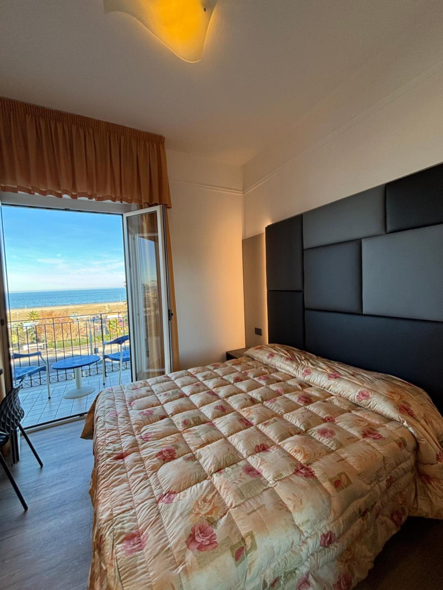 Hotel Cobalto Ріміні Екстер'єр фото