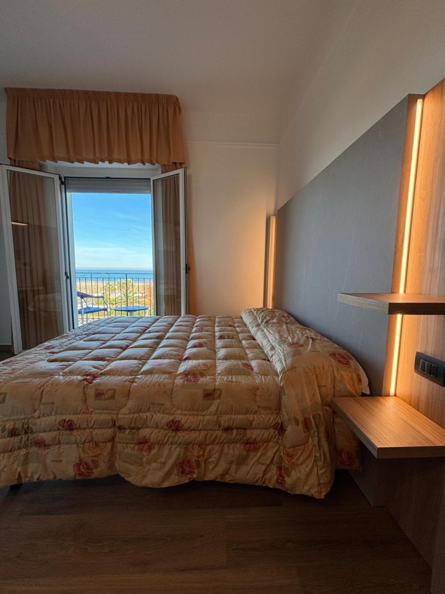 Hotel Cobalto Ріміні Екстер'єр фото