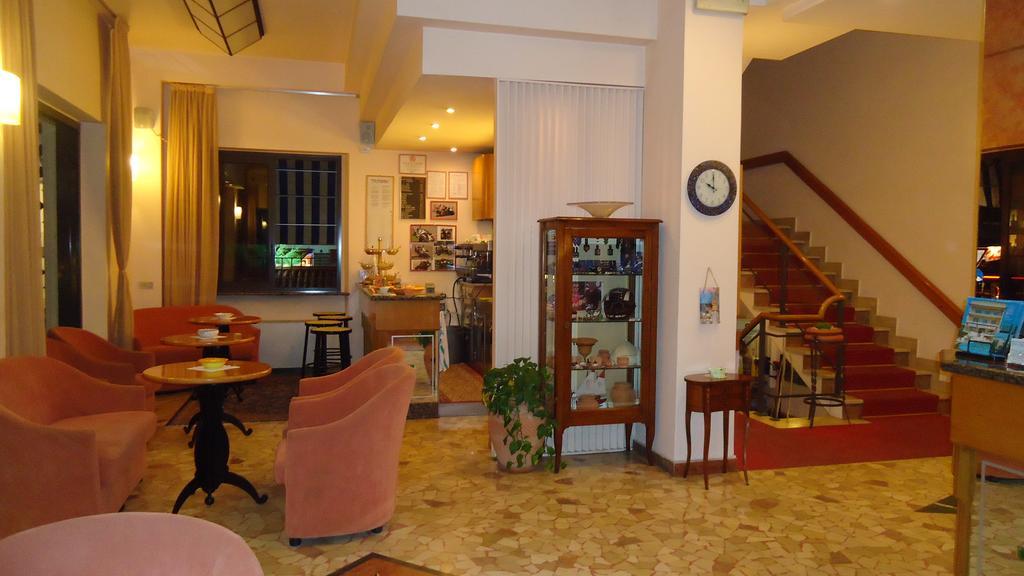Hotel Cobalto Ріміні Екстер'єр фото